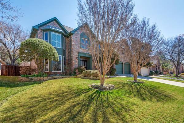 1064 W Winding Creek Drive, Grapevine, TX 76051