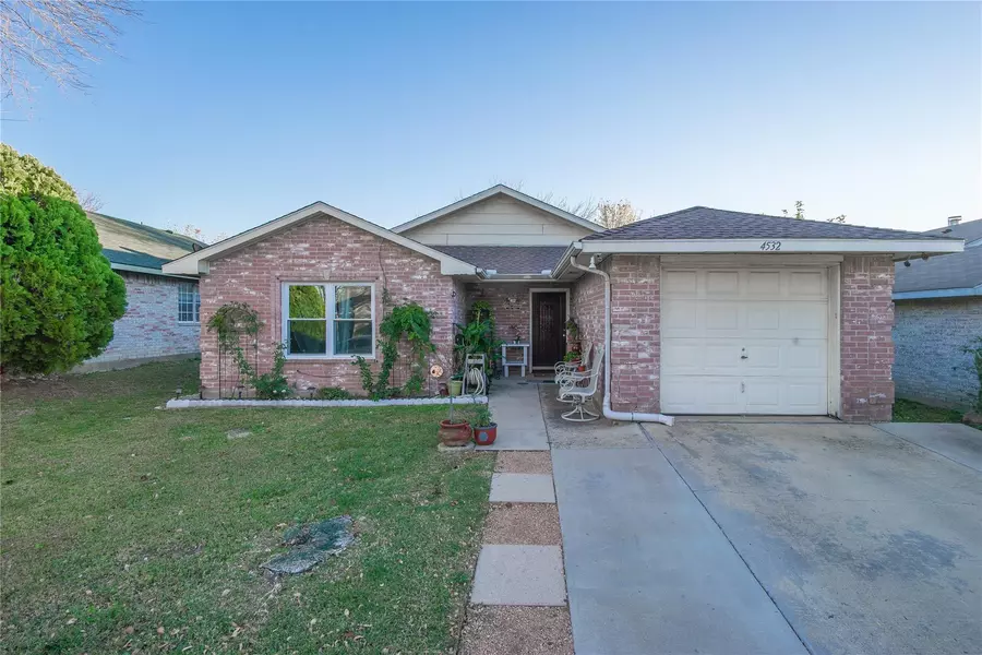 4532 Las Haciendas Drive, Dallas, TX 75211