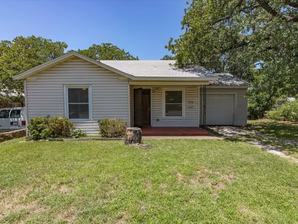 802 Central Avenue,  Bowie,  TX 76230