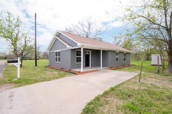 317 Jones Street, Bonham, TX 75418