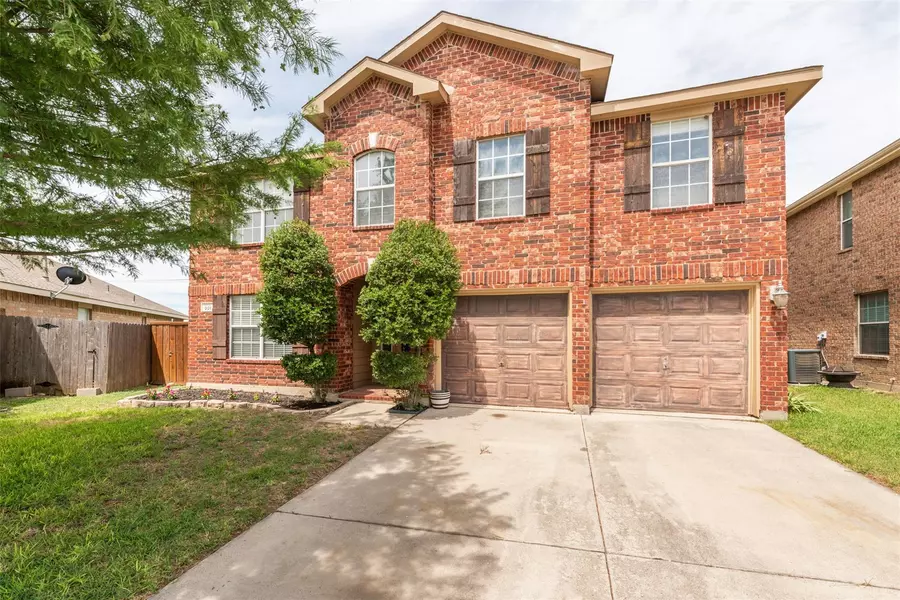 301 Windy Hill Lane, Fort Worth, TX 76108