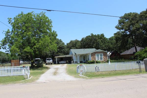 628 Averett Street, Kennedale, TX 76060