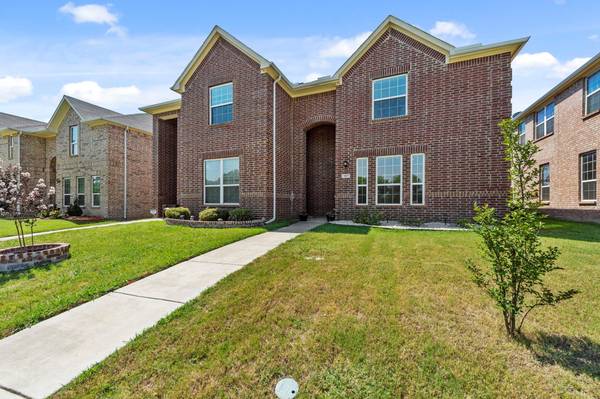 817 Jamie Drive,  Grand Prairie,  TX 75052