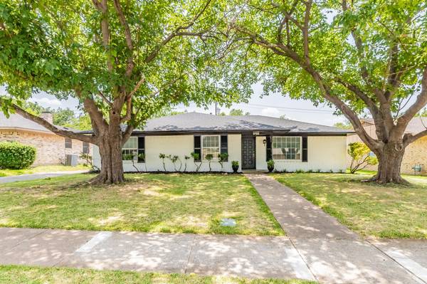 3702 W Rochelle Road, Irving, TX 75062