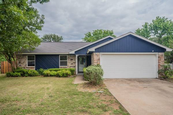 916 Hollow Creek Road, Burleson, TX 76028