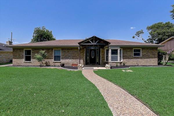 2505 Lakeview Drive,  Bedford,  TX 76021