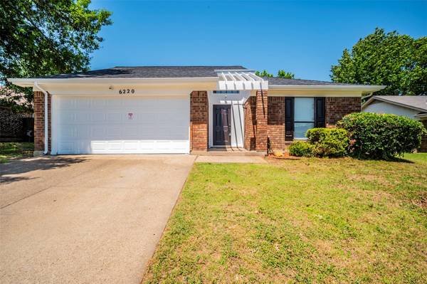 6220 Fernwood Drive, Arlington, TX 76001