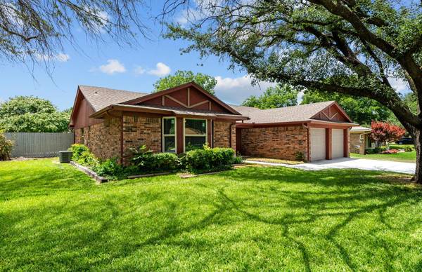 1828 High Ridge Road, Benbrook, TX 76126