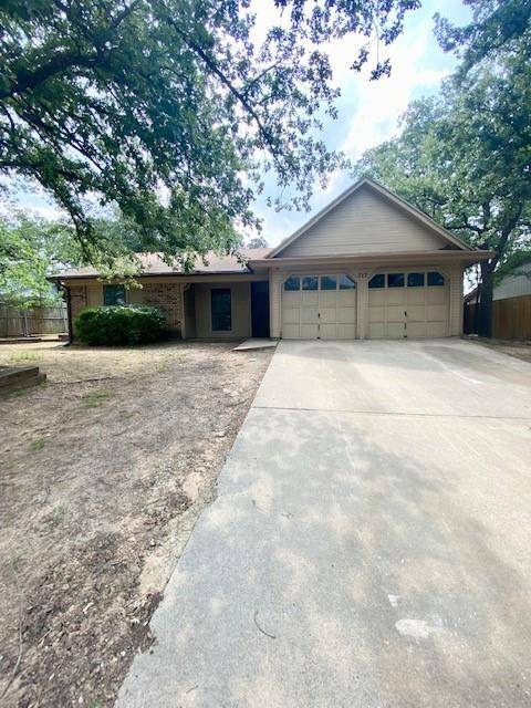 717 Timberoaks Drive, Azle, TX 76020