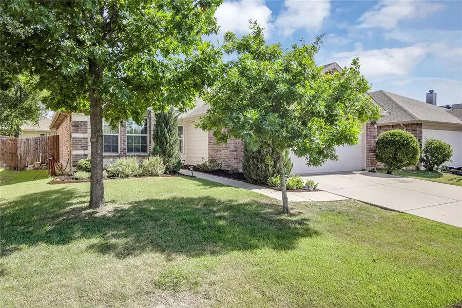 4509 Mountain Oak Street, Fort Worth, TX 76244