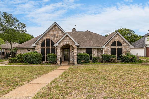 225 Alsbury Boulevard, Burleson, TX 76028