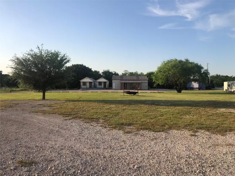 515 W Lee Avenue, Graford, TX 76449