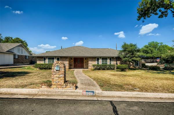 1001 Auburn Drive, Arlington, TX 76012