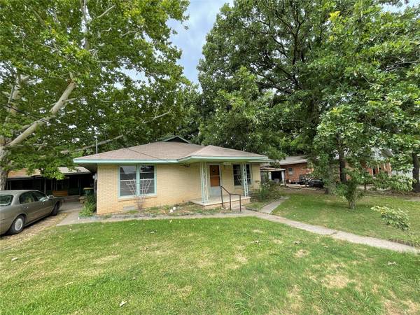 1315 N Weaver Street, Gainesville, TX 76240