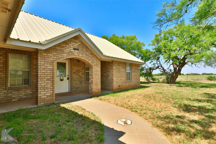 478 County Road 286, Tye, TX 79563