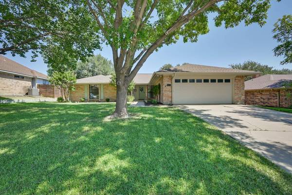 10120 Regent Row Street, Benbrook, TX 76126