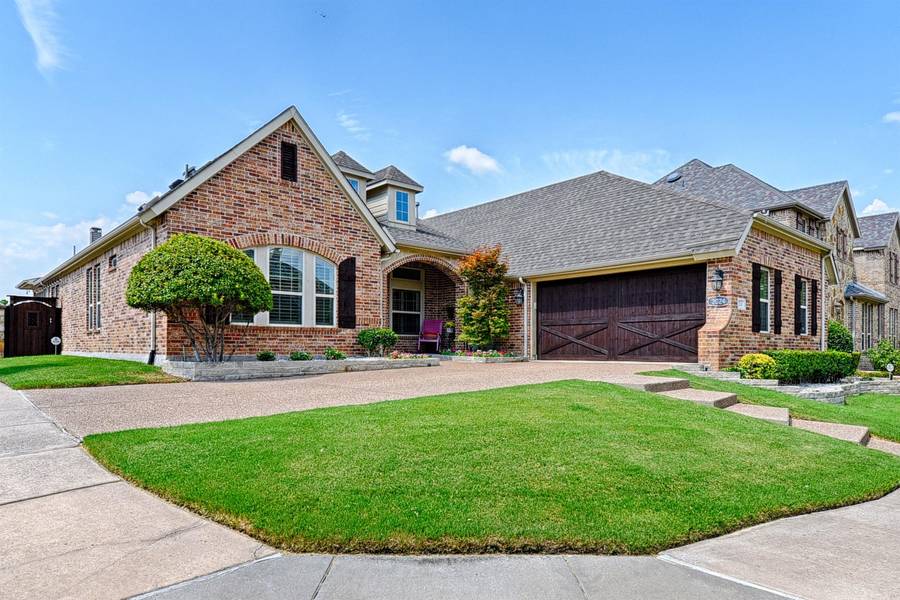 2024 Magic Mantle Drive, Lewisville, TX 75056