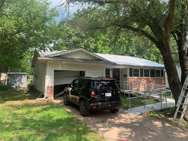 2308 N Main Street, Bonham, TX 75418