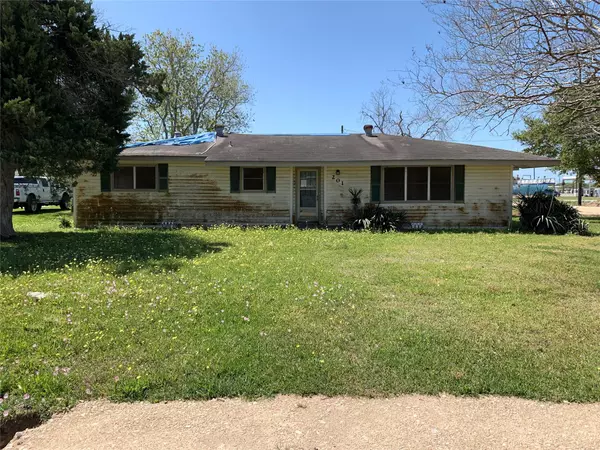 201 E Austin Avenue, Palacios, TX 77465