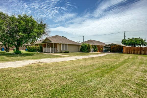 313 Maverick Trail, Oak Point, TX 75068