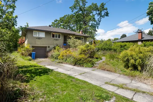 Oak Bay, BC V8S 4V2,824 Monterey Ave