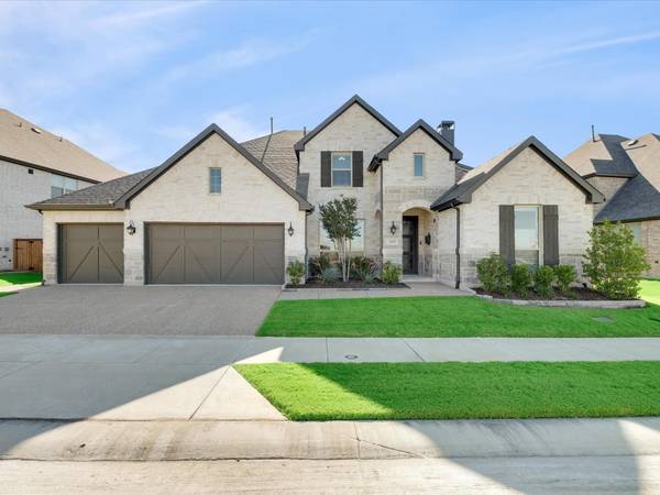 1005 Dragon Banner Drive, Lewisville, TX 75056