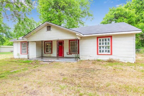 204 Denton Street, Roxton, TX 75477