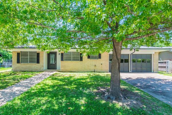 1303 Crestridge Street, Ennis, TX 75119