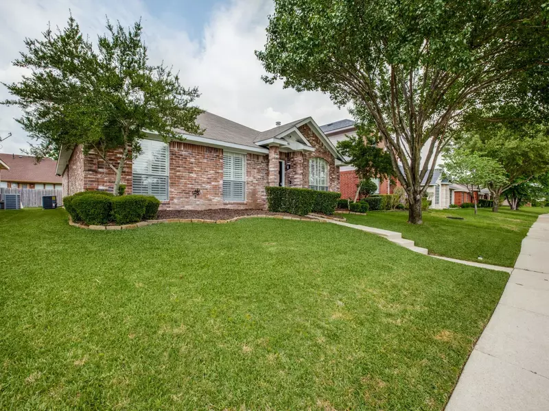 746 Bermuda Avenue, Lancaster, TX 75146