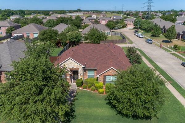 527 Branchwood Drive, Lancaster, TX 75146