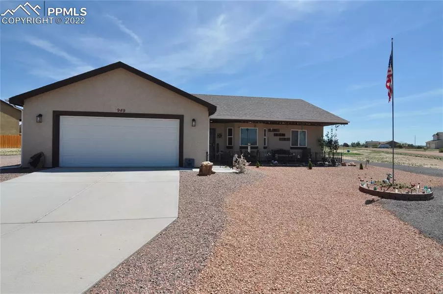 949 W Stallion DR, Pueblo West, CO 81007