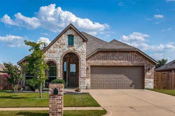 613 Misty Harbor Court, Saginaw, TX 76179