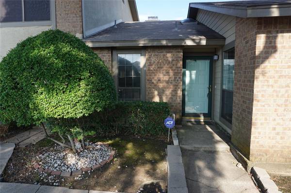 326 W Harwood Road #D, Hurst, TX 76054