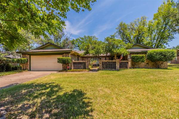 110 Poinsettia Circle, Terrell, TX 75160