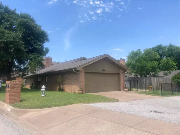 66 Legend Road, Benbrook, TX 76132