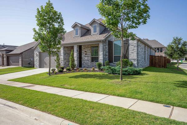 1700 Outpost Creek Lane, Aubrey, TX 76227