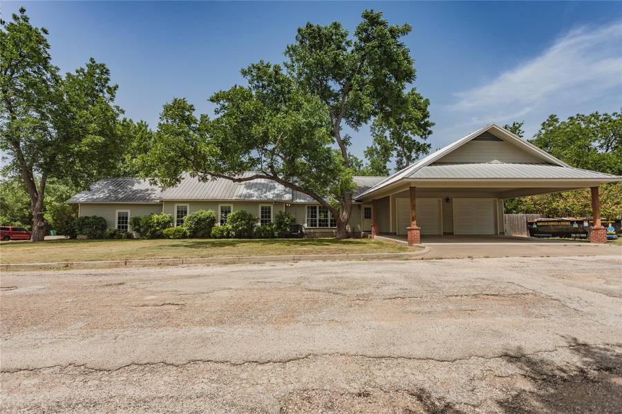 1303 Pecan Street, Clifton, TX 76634