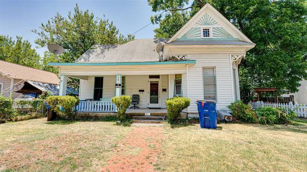 705 N Dallas Street, Ennis, TX 75119