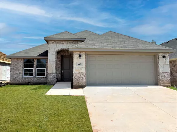 4500 Ridgehurst Lane, Crowley, TX 76036