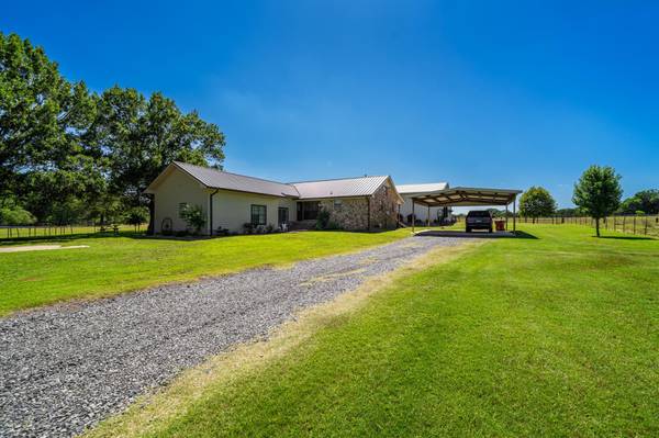 2568 Hunter Road, Gilmer, TX 75644