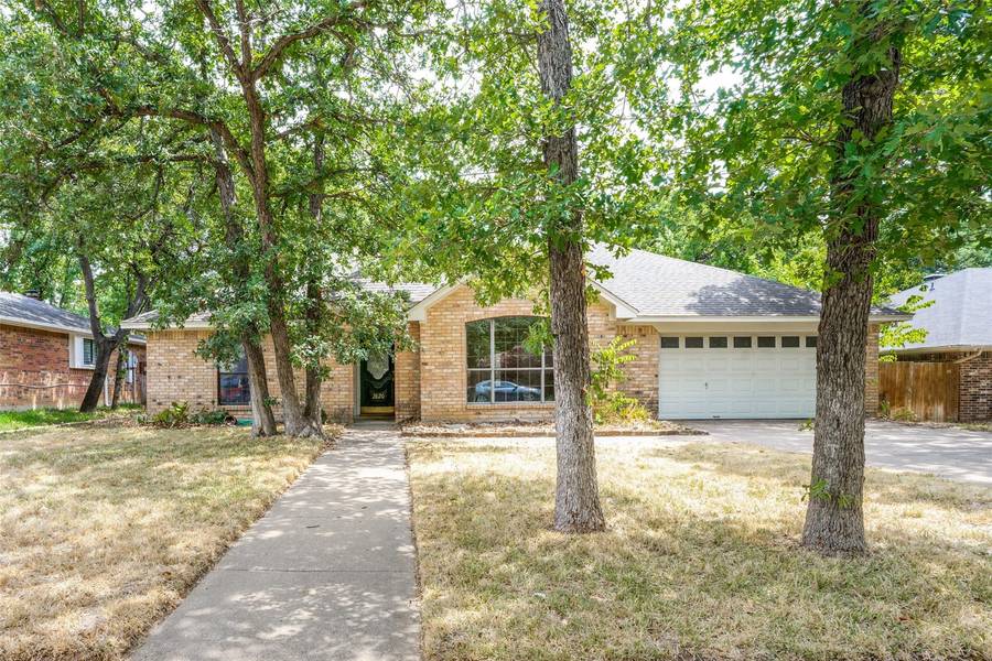 2820 Edgewood Lane, Bedford, TX 76021