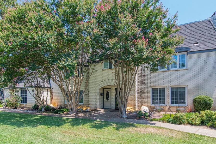 808 Chateau Valee Circle, Bedford, TX 76022