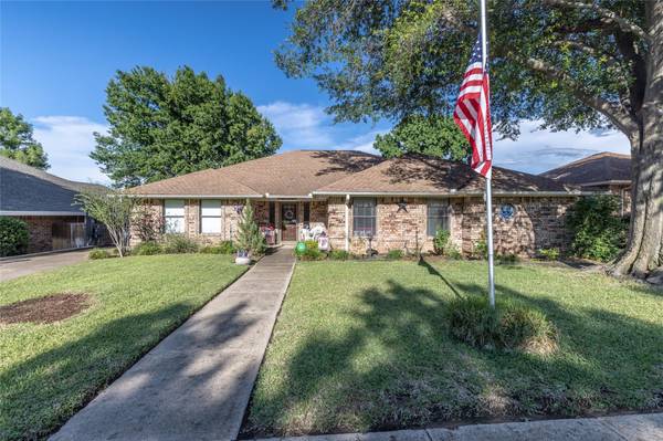 2217 Ridgewood, Bedford, TX 76021