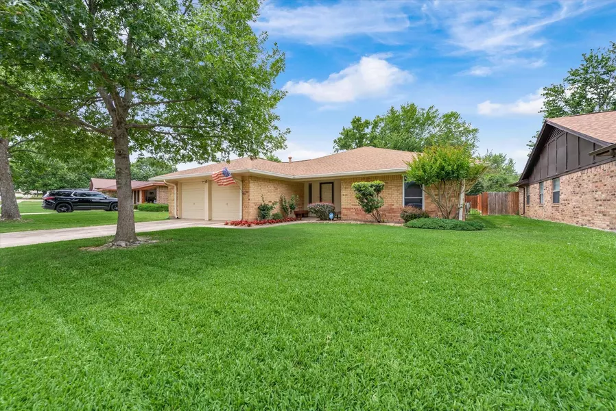 740 Springhill Drive, Hurst, TX 76054