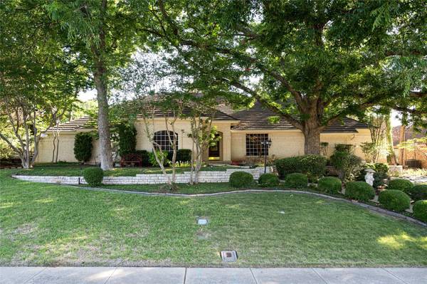 1011 Greenbriar Lane, Duncanville, TX 75137