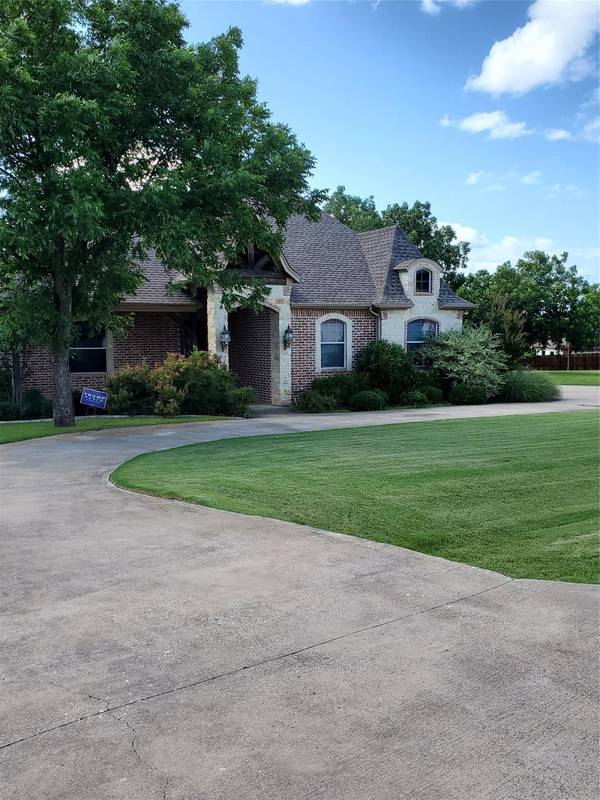 6506 Colonial Drive, Granbury, TX 76049