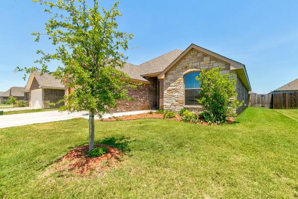 3203 Main Street, Granbury, TX 76049