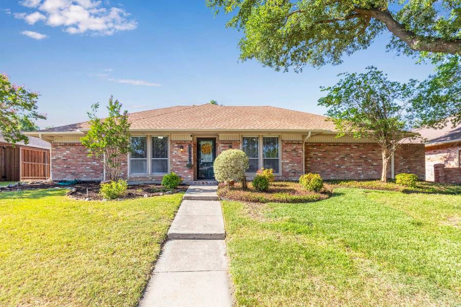 1939 E Branch Hollow Drive, Carrollton, TX 75007