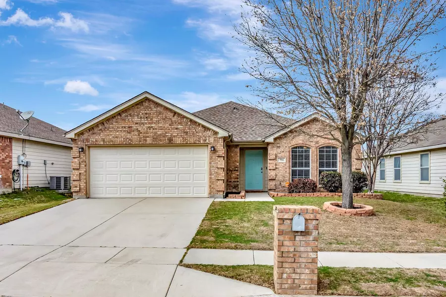 704 Poncho Lane, Fort Worth, TX 76052