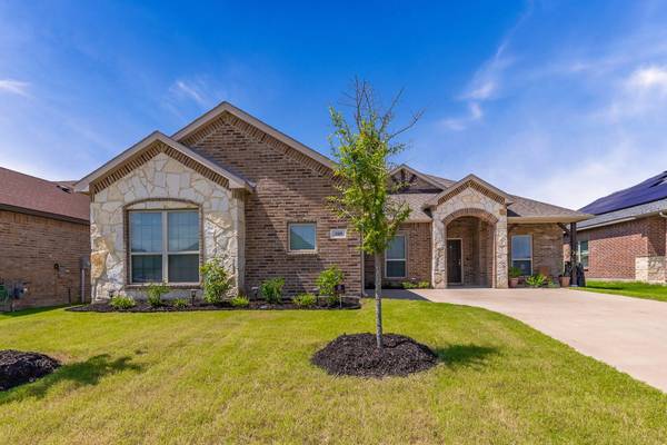 209 Stefani Drive, Red Oak, TX 75154